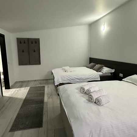 Modern House Hotel ซิกเกตู มาร์มาซีเอ ภายนอก รูปภาพ