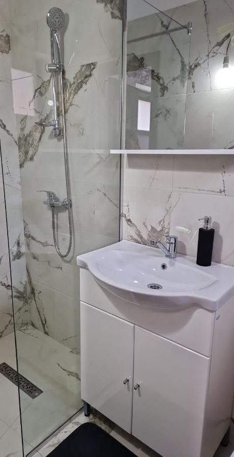 Modern House Hotel ซิกเกตู มาร์มาซีเอ ภายนอก รูปภาพ