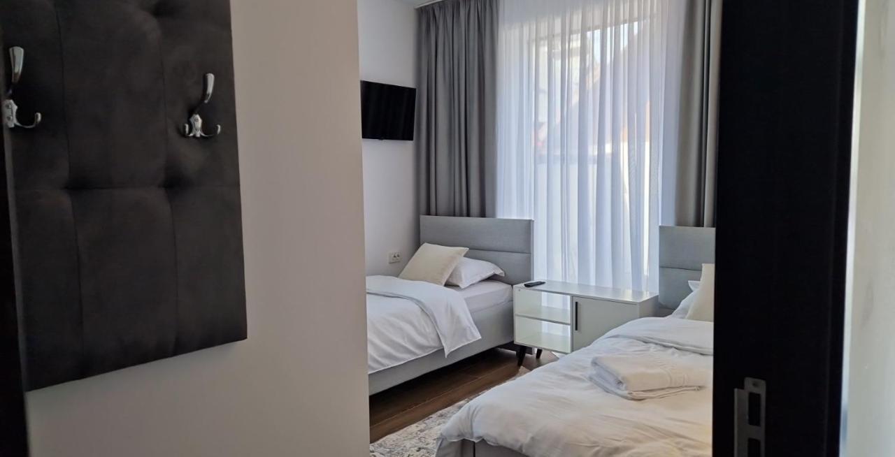 Modern House Hotel ซิกเกตู มาร์มาซีเอ ภายนอก รูปภาพ