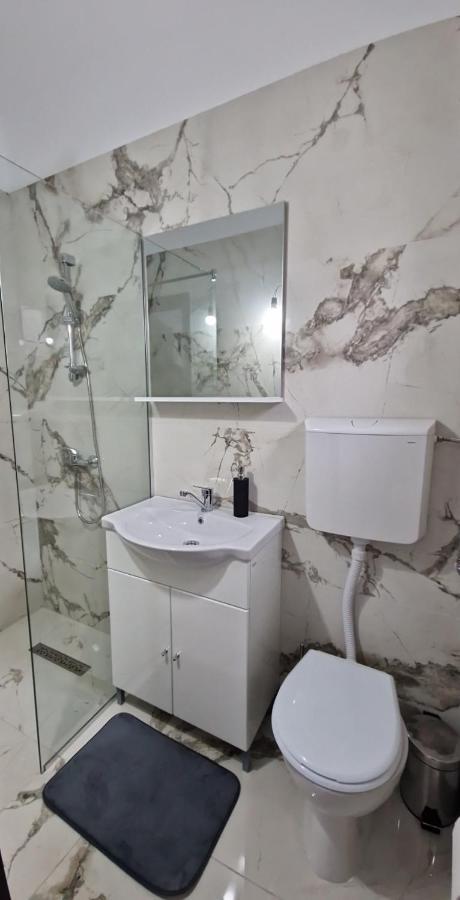Modern House Hotel ซิกเกตู มาร์มาซีเอ ภายนอก รูปภาพ