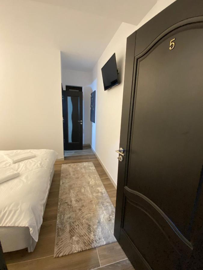 Modern House Hotel ซิกเกตู มาร์มาซีเอ ภายนอก รูปภาพ