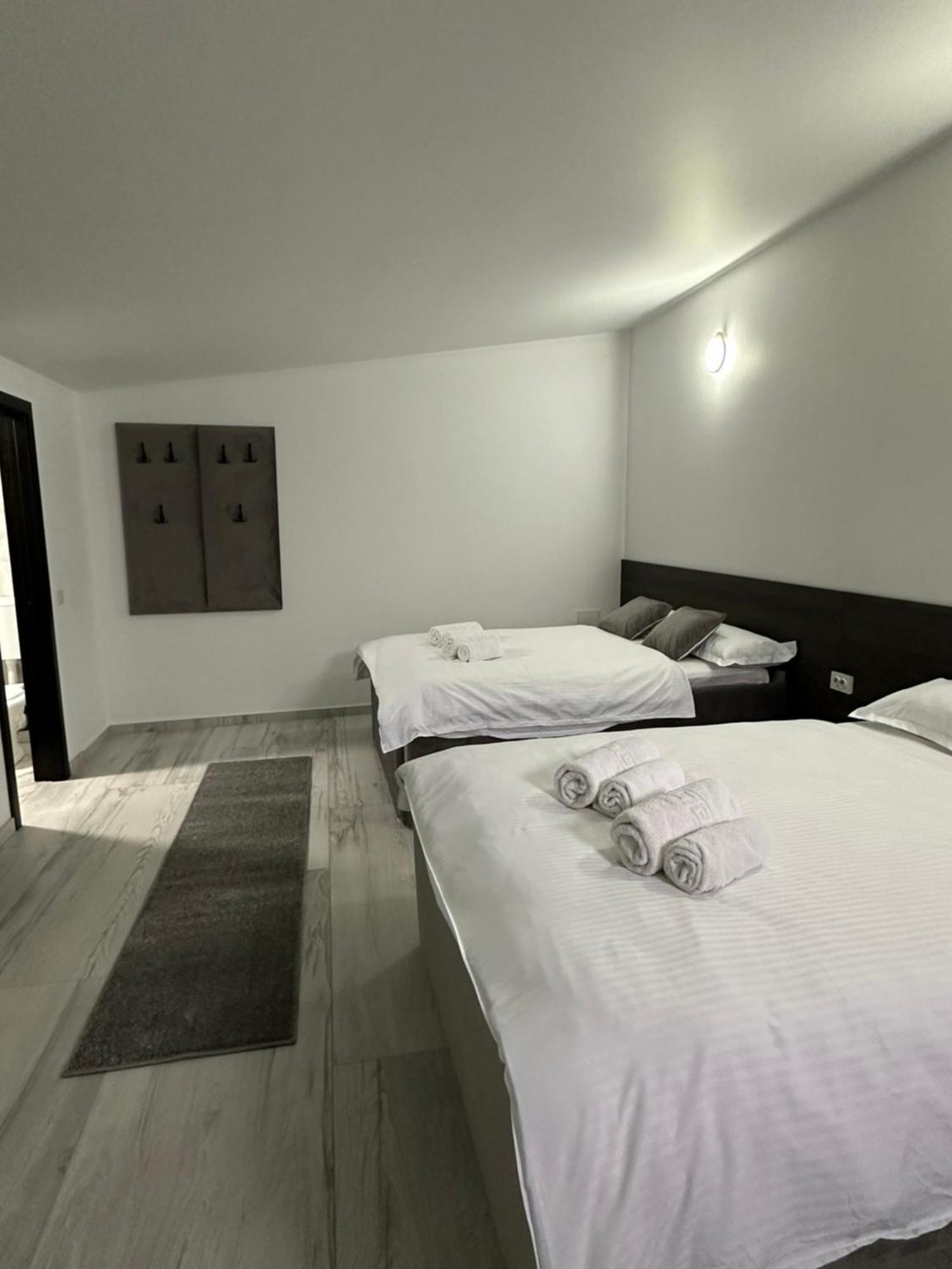 Modern House Hotel ซิกเกตู มาร์มาซีเอ ภายนอก รูปภาพ