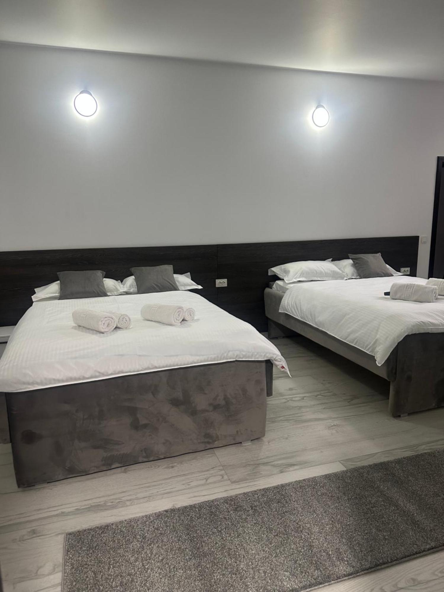 Modern House Hotel ซิกเกตู มาร์มาซีเอ ภายนอก รูปภาพ